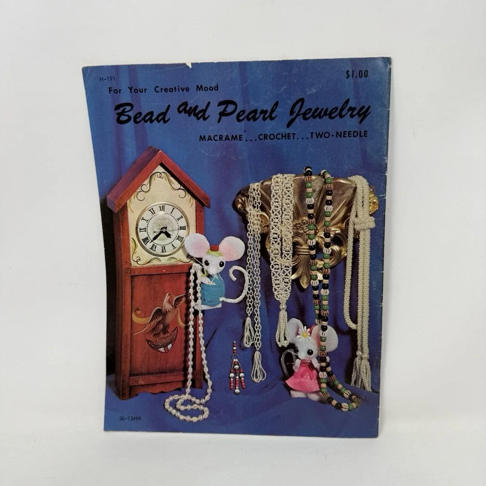 Vintage 1971 Bead And Pearl Jewelry Macramé Crochet Two Needle Pattern Book